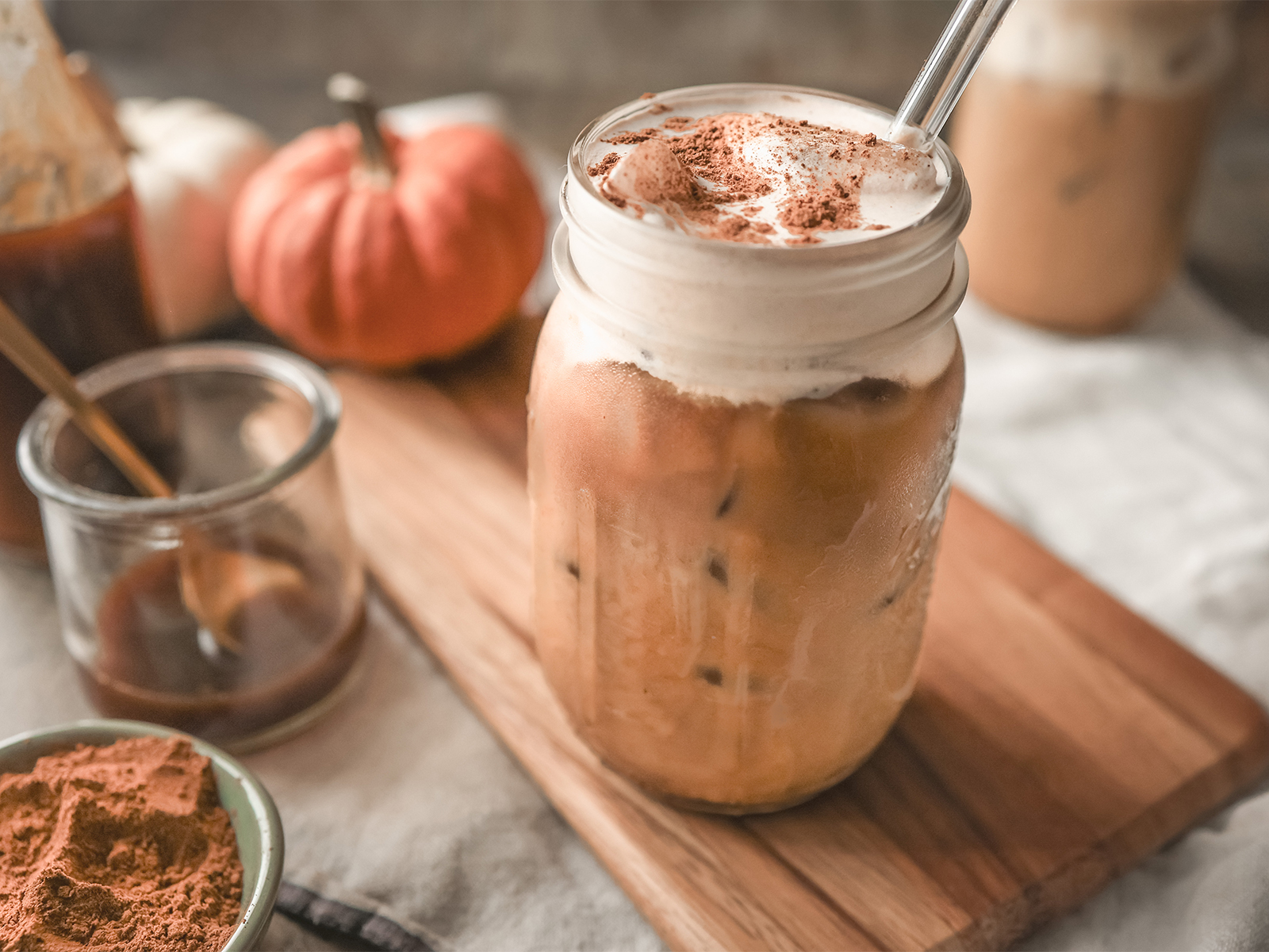 Iced pumpkin spice latte topped with creamy pumpkin spice cold foam and a dusting of pumpkin pie spice, served in a mason jar.